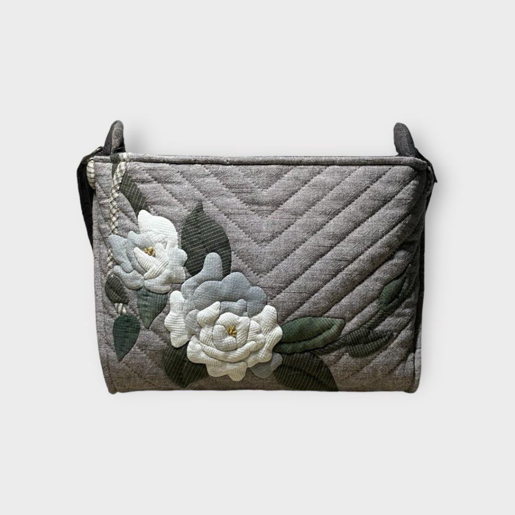 White Rose Applique Crossbody Bagce